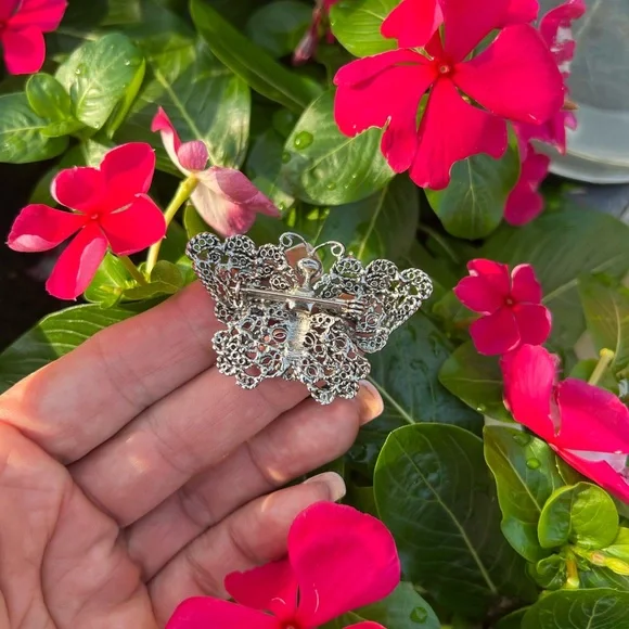 Silver-tone Filigree Blue Rhinestone Eyes Butterfly Brooch👠 - Picture 6 of 17
